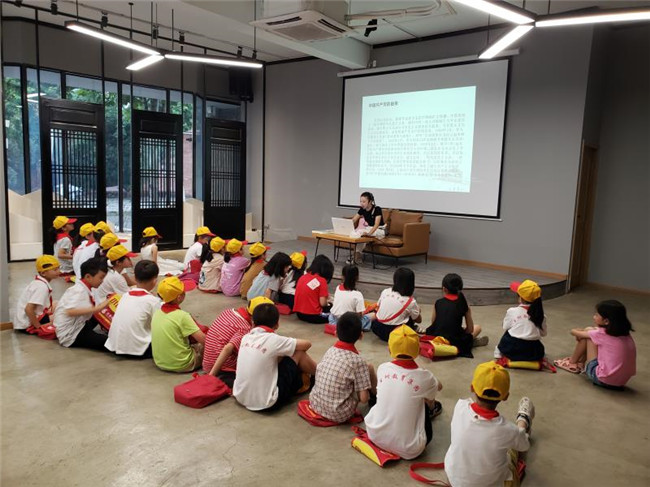 市古鎮(zhèn)公司黨總支開展“頌黨恩、講黨史、學精神、繪黨旗”主題活動