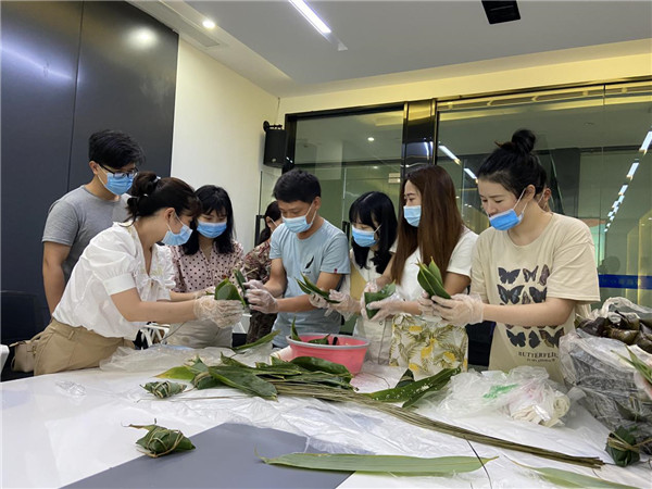 御窯景巷黨支部開展“粽情粽義”包粽子送慰問(wèn)活動(dòng)