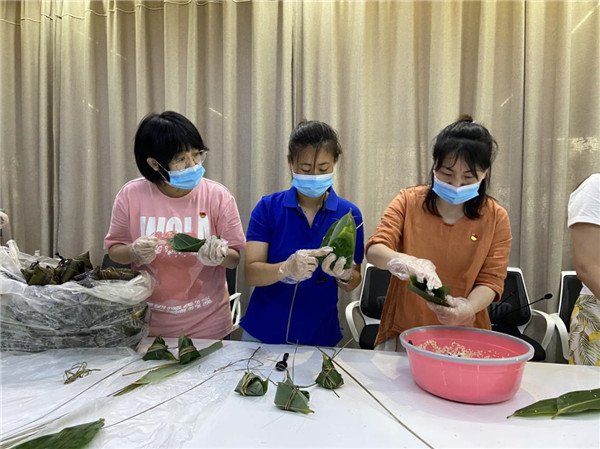 御窯景巷黨支部開展“粽情粽義”包粽子送慰問(wèn)活動(dòng)