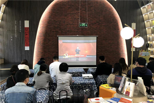 “黨員輪訓促提升，強基固本勇?lián)敗薄泄沛?zhèn)投資公司行政黨支部聯(lián)合公司工會共同開展教育培訓活動